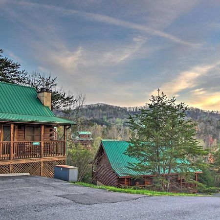 Pigeon Forge Cabin With Hot Tub And Mountain Views! Экстерьер фото