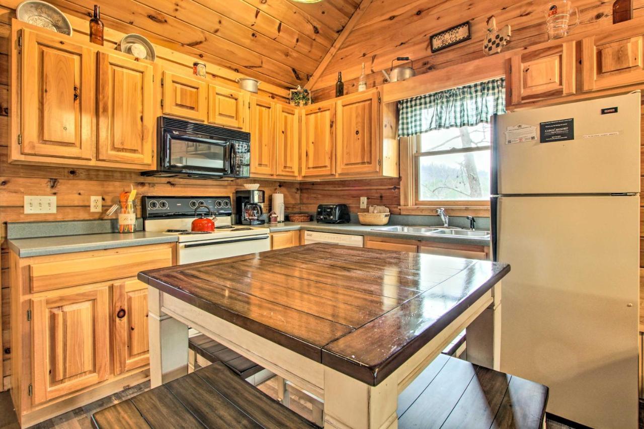 Pigeon Forge Cabin With Hot Tub And Mountain Views! Экстерьер фото