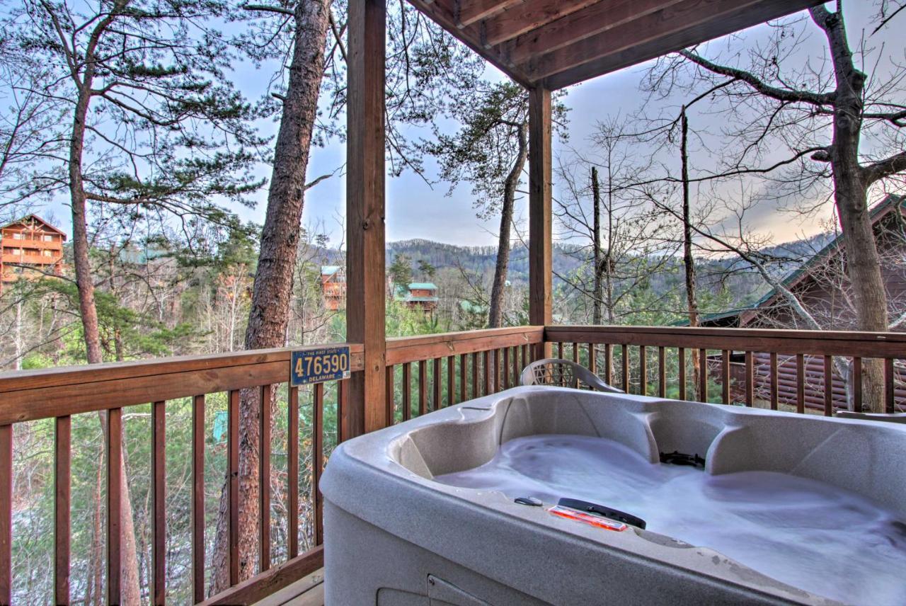 Pigeon Forge Cabin With Hot Tub And Mountain Views! Экстерьер фото