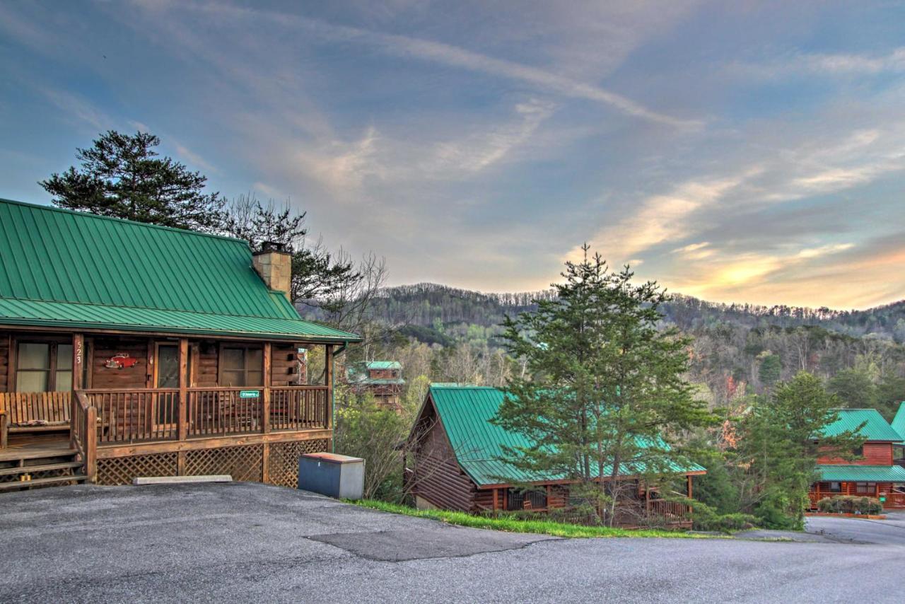 Pigeon Forge Cabin With Hot Tub And Mountain Views! Экстерьер фото