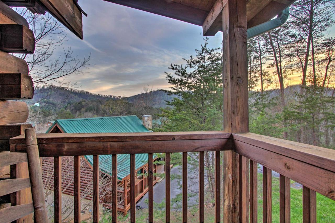 Pigeon Forge Cabin With Hot Tub And Mountain Views! Экстерьер фото