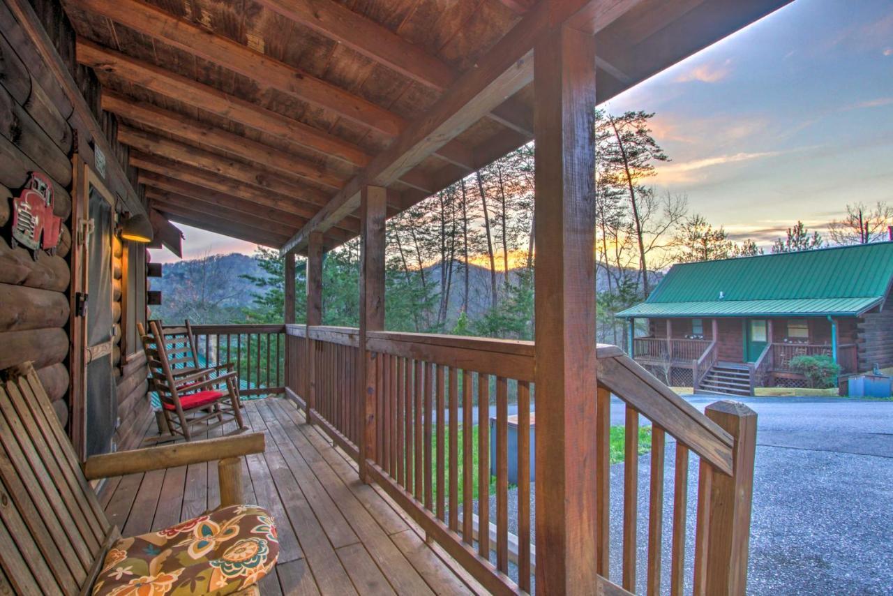 Pigeon Forge Cabin With Hot Tub And Mountain Views! Экстерьер фото